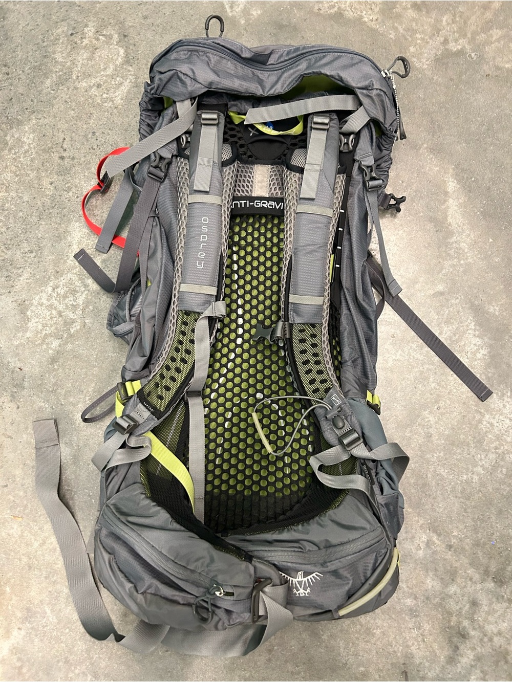 OSPREY Men's Gray Backpack with Lime Green Accents